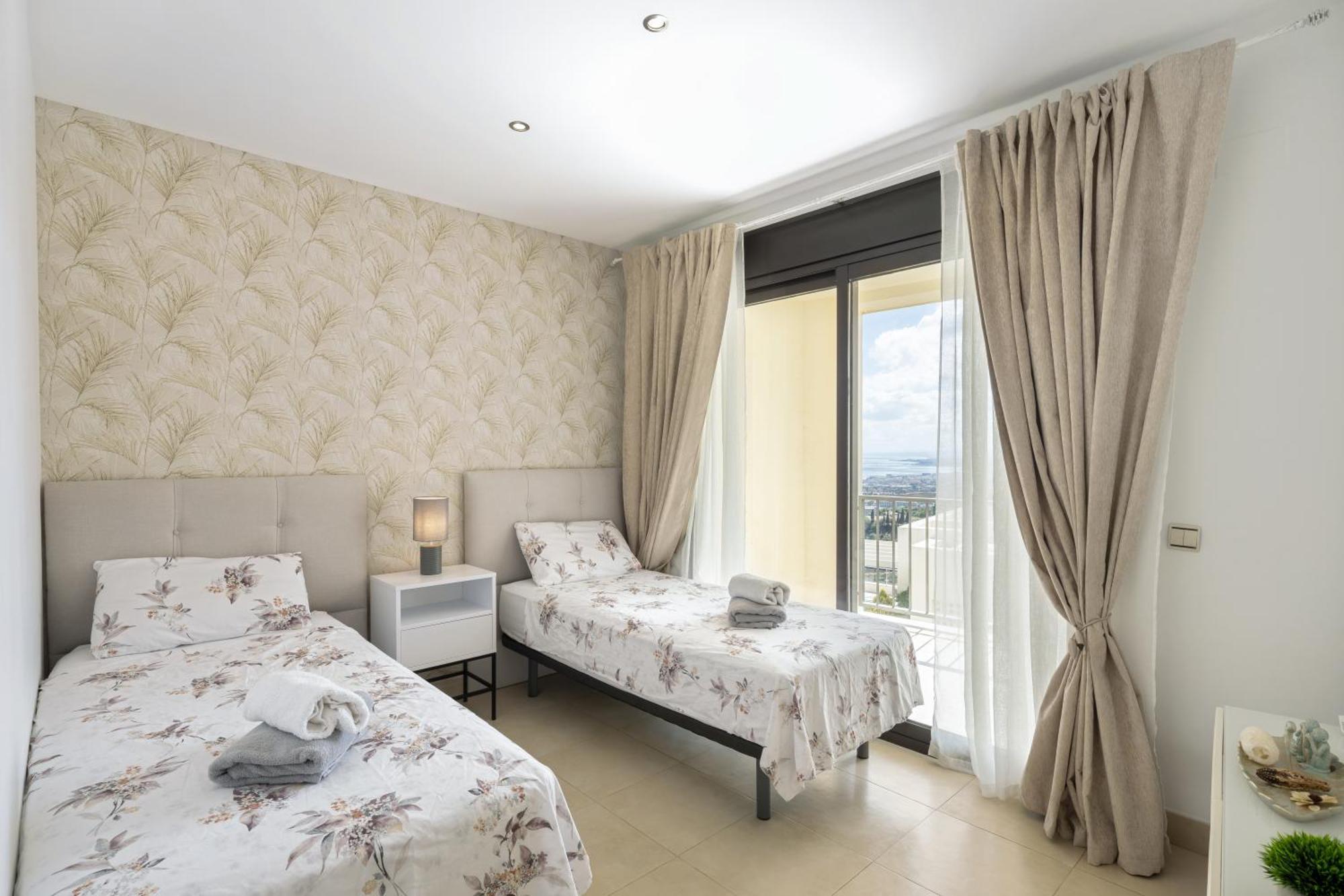 Spectacular Views - Luxury Apartment In Resort - Marbella Hills Bagian luar foto